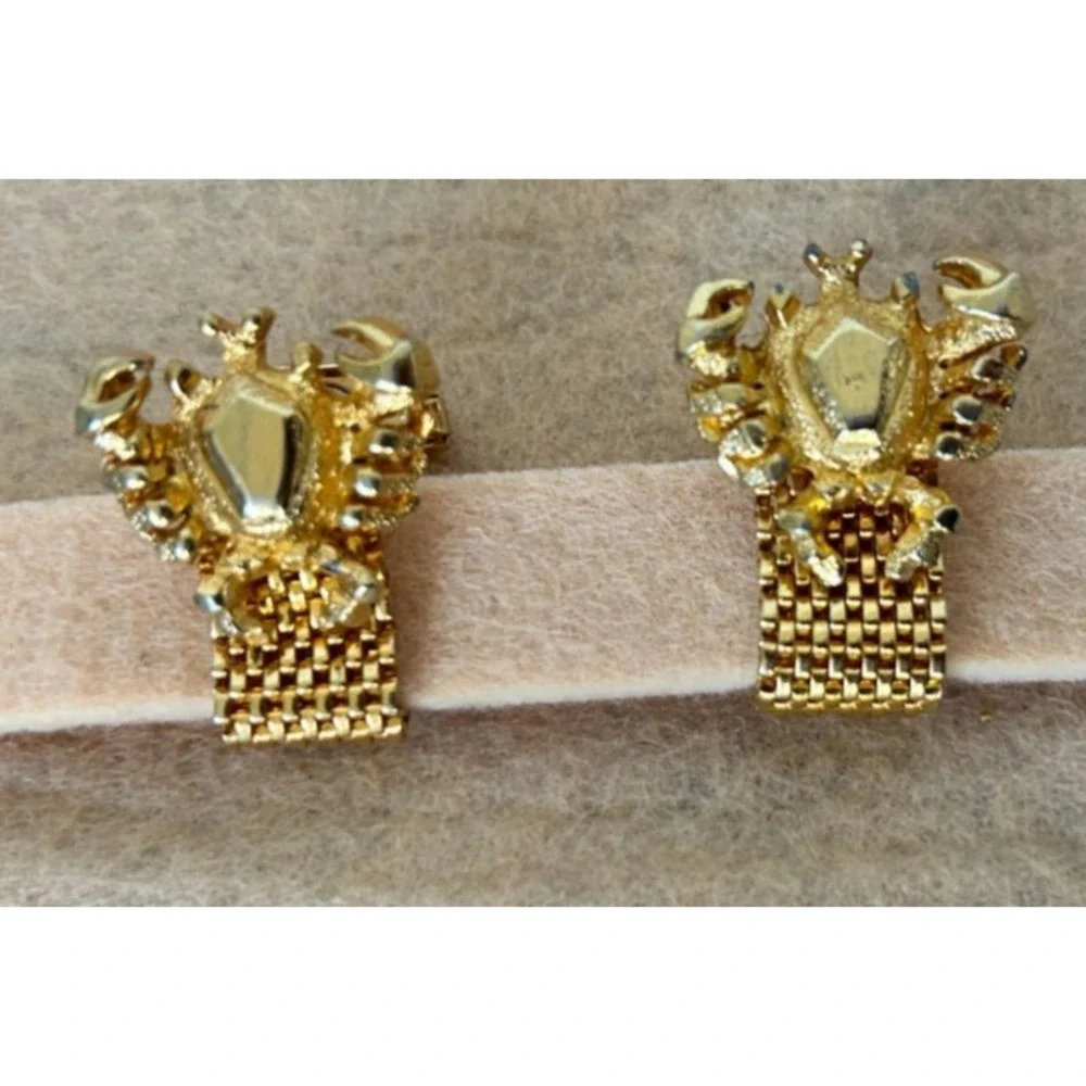 70s Mens Mesh Wrap Cufflinks Ornate Retro Crab Design Gold Tone Metal VGUC